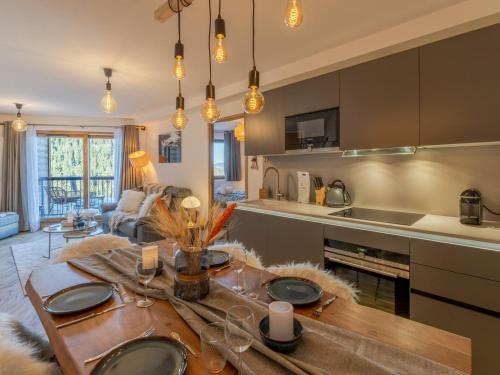 Appartement moderne proche des pistes avec parking et WIFI - FR-1-563-128 in Courchevel
