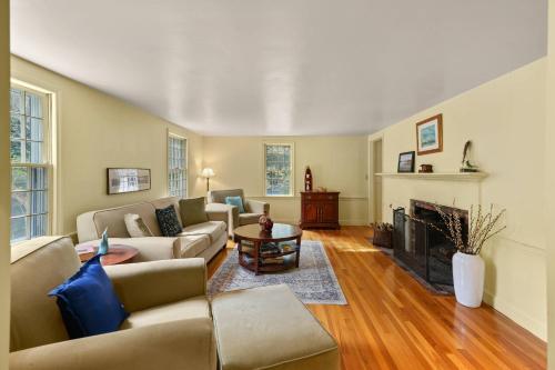 Falmouth Breeze Escape Falmouth Breeze Escape