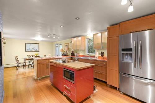 Falmouth Breeze Escape Falmouth Breeze Escape