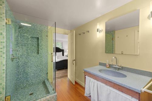 Falmouth Breeze Escape Falmouth Breeze Escape