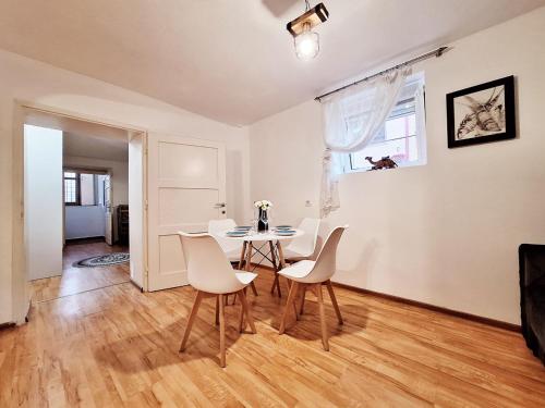 Oprema, Melody apartment in Masline