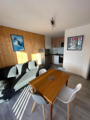 Appart SFL 1650m in Montgellafrey