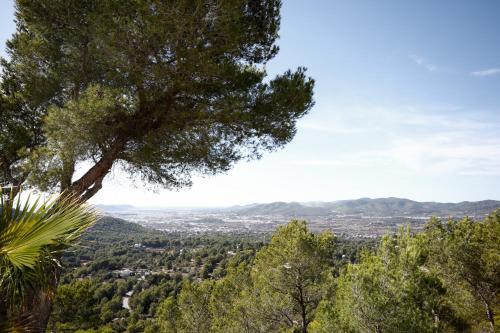 Villa with Amazing views over the Hill