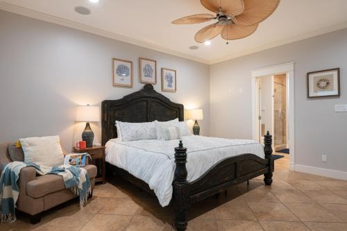 The Lone Palm Resort in Bolivar Peninsula, USA