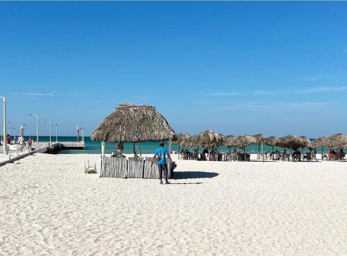 Casa en primera linea de playa con alberca