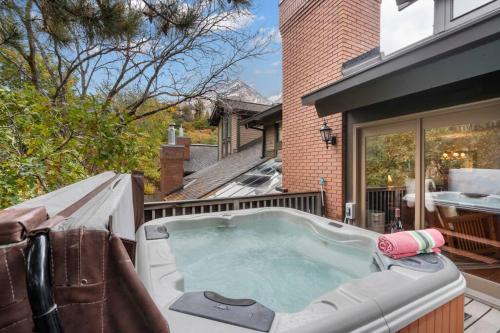 Cheerful & Cozy 4 bed 3 bth near Canyons w/hot tub - image 14