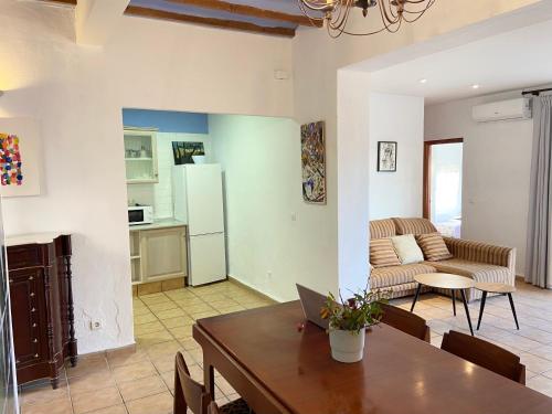 Piso en Vall de Almonacid con vistas, aire acondicionado, Wifi y Smart TV