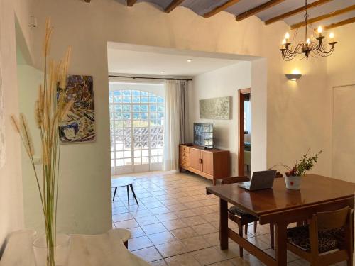 Piso en Vall de Almonacid con vistas, aire acondicionado, Wifi y Smart TV