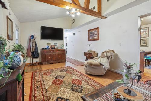 Charming Union Home with Backyard, Fire Pit! in Union, USA
