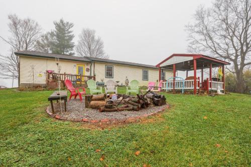 Charming Union Home with Backyard, Fire Pit! in Union, USA