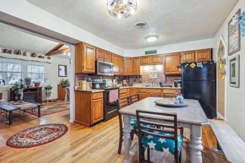 Charming Union Home with Backyard, Fire Pit! in Union, USA