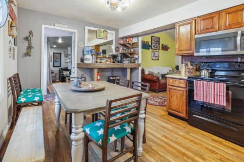 Charming Union Home with Backyard, Fire Pit! in Union, USA