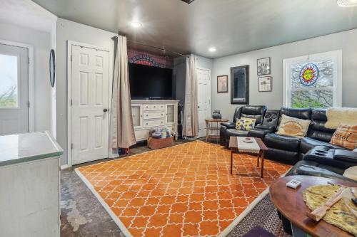 Charming Union Home with Backyard, Fire Pit! in Union, USA