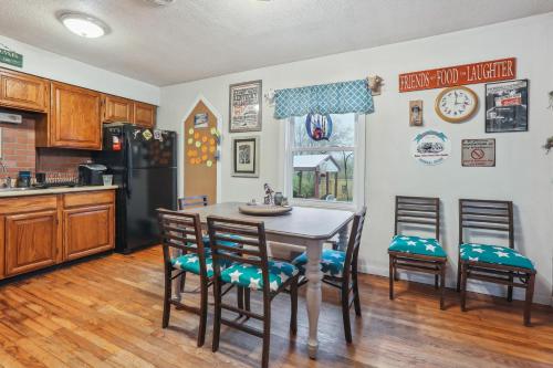 Charming Union Home with Backyard, Fire Pit! in Union, USA