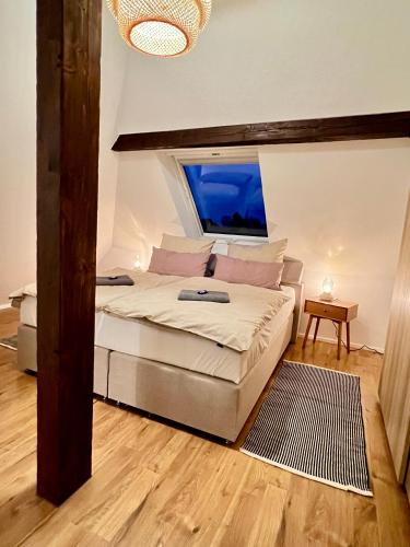 Klimatisierte Dachgeschoss-Oase mit 3 Schlafzimmern, Blick & Komfort