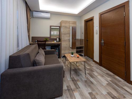 Junior Suite with Balcony image 10