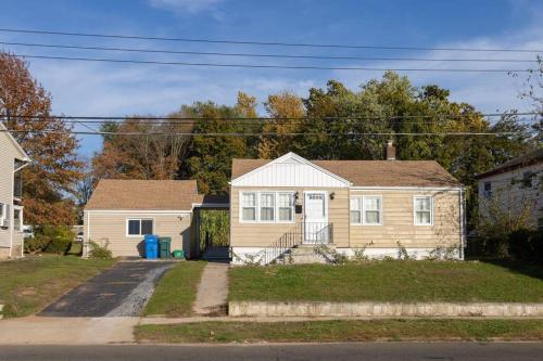 Mins close to Yale University/2Bedrooms/FastWifi in Hamden, USA