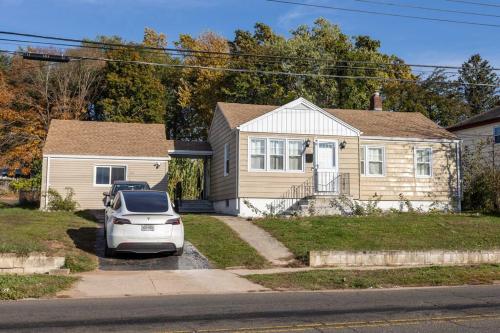 Mins close to Yale University/2Bedrooms/FastWifi in Hamden, USA