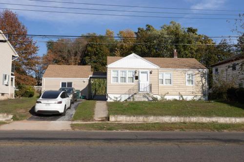 Mins close to Yale University/2Bedrooms/FastWifi in Hamden, USA