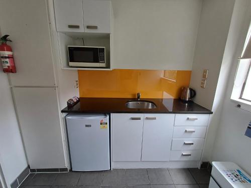 Konyha, Gothic Heights Motel near Hagley park