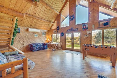 Secluded Log Cabin < 1 Mi to Munger State Trail! in 芬利森 (MN)
