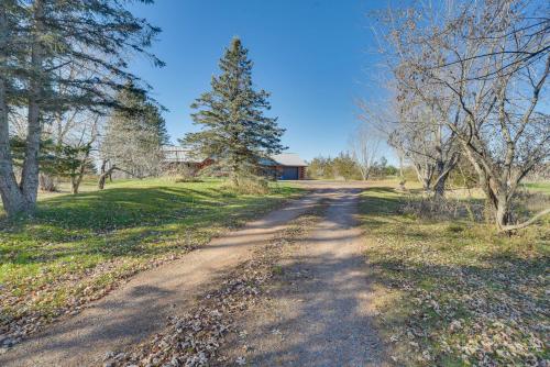 Secluded Log Cabin < 1 Mi to Munger State Trail! in 芬利森 (MN)