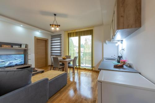 مطبخ, Apartmani Oktobar 06 in Palisad