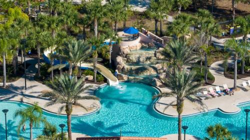 Luxury Family Villa 4 BR with 3 King Beds & Pool in Davenport, USA