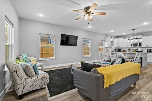 Central Getaway Off of I-49 in Springdale, USA
