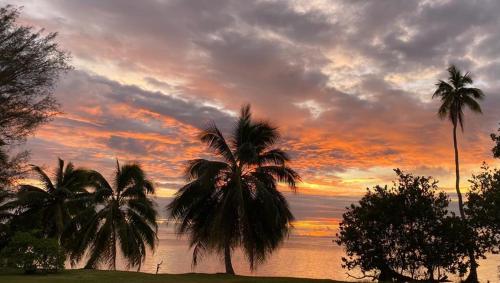 SUNSETVIEW, studio, private beach, amazing swim & sunset in ฮอรู