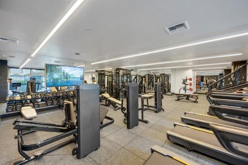 One Lux Stay Hollywood View LA Suites