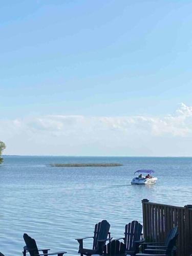 Modern lakehouse southside lake simcoe