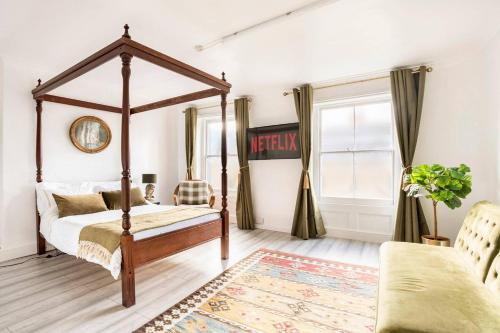 Victorian Style Apartment w/ Four-Poster Bed in Camden Town, Londres