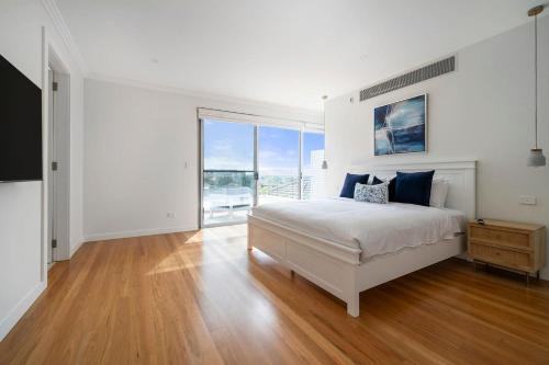 'Starlight' A Slice of the Hollywood Hills in Bexley - image 3