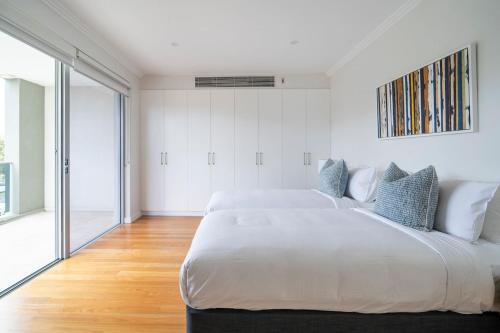 'Starlight' A Slice of the Hollywood Hills in Bexley - image 5