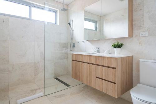 'Starlight' A Slice of the Hollywood Hills in Bexley - image 12