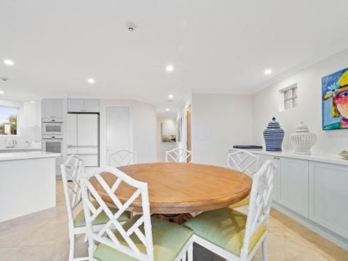 First Point Down by Discover Stradbroke First Point Down by Discover Stradbroke