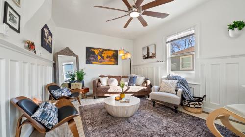 Midtown Flight Deck: 2BR Gem, Reno