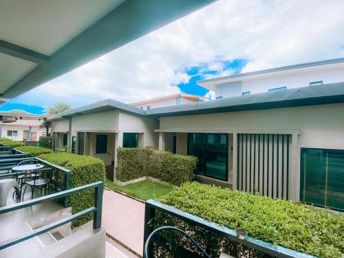 Sun and Sea Kohlarn  near Koh Lan