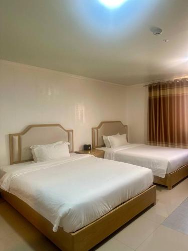 1 double bed, 1 twin bed, 1 sofa bed