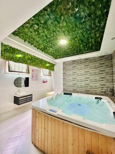 Atmosphere Hotel & Spa - image 4