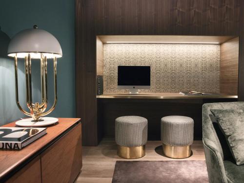 Yurbban Trafalgar Hotel - image 9