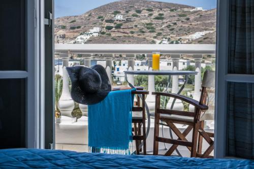 Olga Olga is perfectly located for both business and leisure guests in Ios Chora. The hotel offers guests a range of services and amenities designed to provide comfort and convenience. Take advantage of th