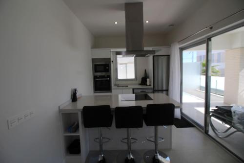 Apartment with Pool View  image 6