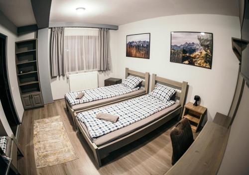 3 twin beds
