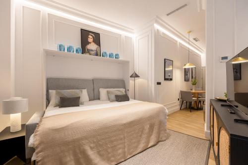Edmond Vibes Puerta del Sol Suites - Tap to explore photos