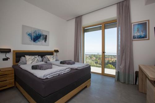 Deluxe Double Room with Balcony and Sea View