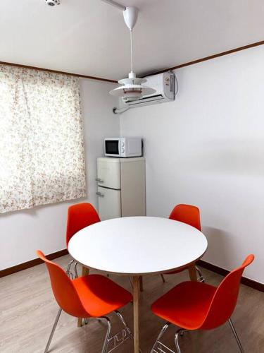 Cozy and Comfy House/ Hongik St. Exit 2 10min