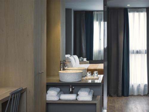 Yurbban Trafalgar Hotel - image 8