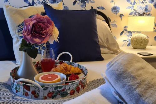 Potter's Retreat by Spires Accommodation an adorably quirky place to stay in Stoke on Trent